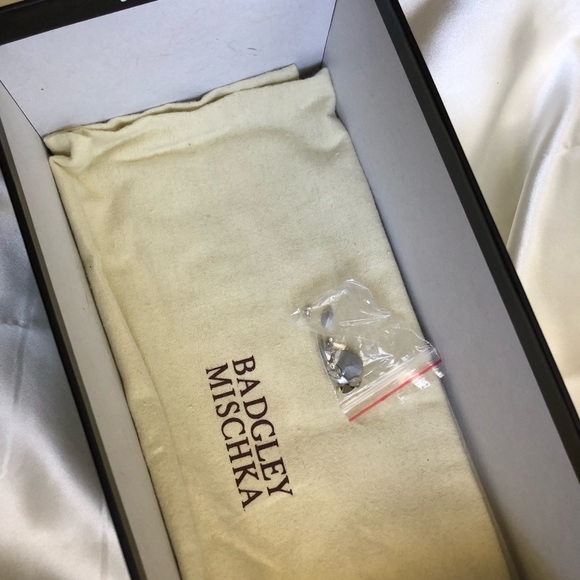 Badgley Mischka Silver Metallic Kitten Heeled Pumps - Picture 9 of 16